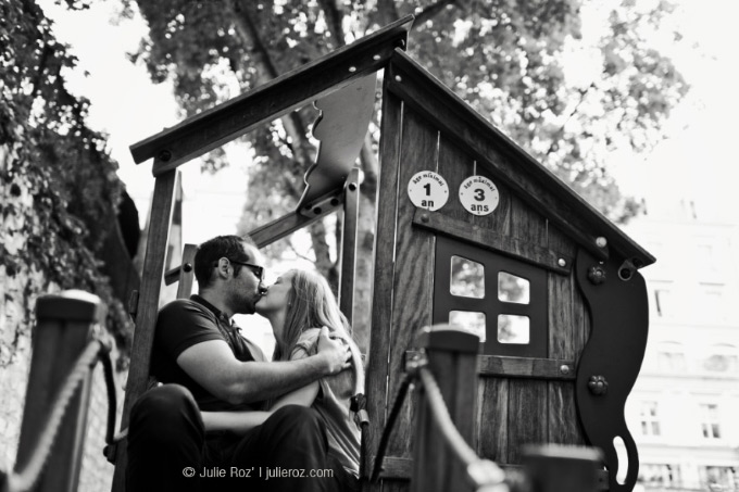 17_photographe_couple_paris_aire_jeux Photographe couple Paris : Charlotte & Matthieu à Montmartre_9