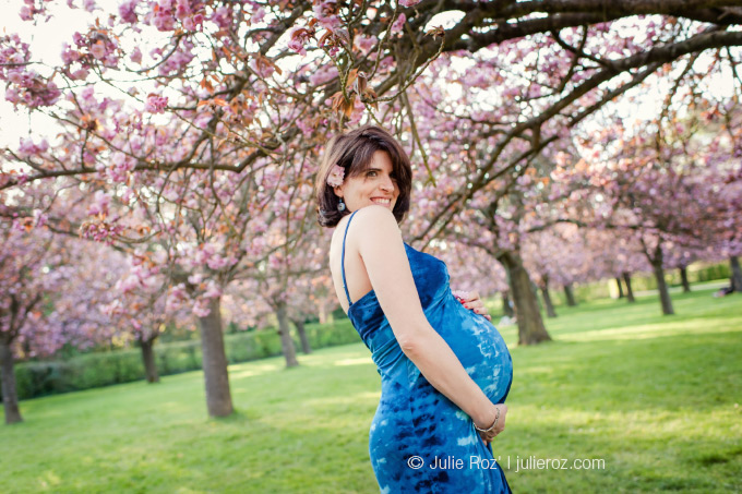 39_PHOTOGRAPHE_VENTRE_BEBE_FEMME_ENCEINTE_CERISIERS_PARC_SCEAUX Séance photos femme enceinte, photographe Sceaux (92) : Yara et Christopher_18
