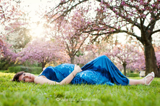 53_PHOTOGRAPHE_FEMME_ENCEINTE_CERISIERS_FLEURS_PARC_SCEAUX Séance photos femme enceinte, photographe Sceaux (92) : Yara et Christopher_22