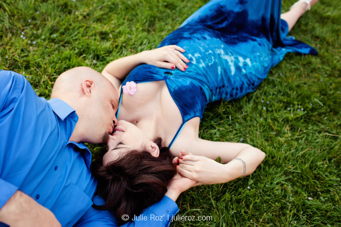58_PHOTOGRAPHE_FEMME_ENCEINTE_CERISIERS_FLEURS_PARC_SCEAUX_JULIE_ROZ Séance photos femme enceinte, photographe Sceaux (92) : Yara et Christopher_24