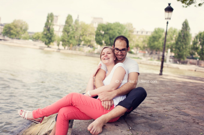 59_photographe_couple_paris_bords_seine Photographe couple Paris : Charlotte & Matthieu à Montmartre_28