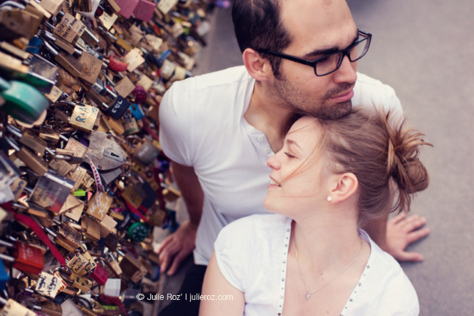 66_photographe_couple_paris_cadenas Photographe couple Paris : Charlotte & Matthieu à Montmartre_29
