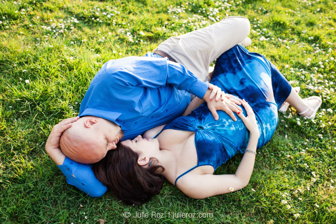 70_PHOTOGRAPHE_COUPLE_GROSSESSE_FEMME_ENCEINTE_CERISIERS_FLEURS_PARC_SCEAUX_JULIE_ROZ Séance photos femme enceinte, photographe Sceaux (92) : Yara et Christopher_28
