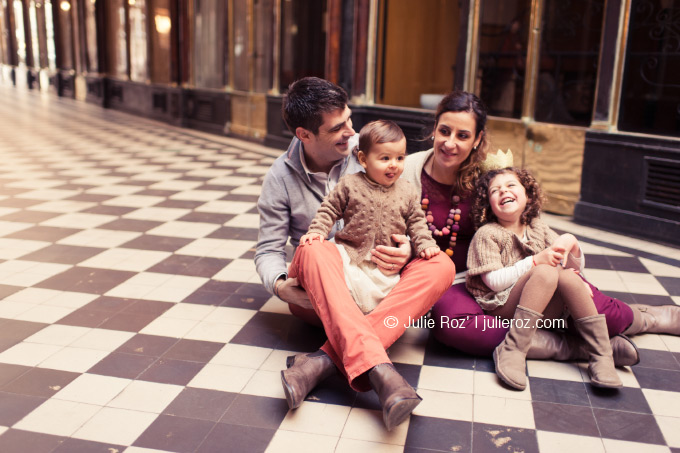 Séance photos famille Paris, photographe enfants Paris : Romy et Lou_34