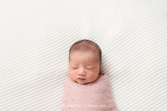 photo_bebe_75_01 Photographe spécialiste nouveau-né Paris, photos naissance bébé : Rose_2