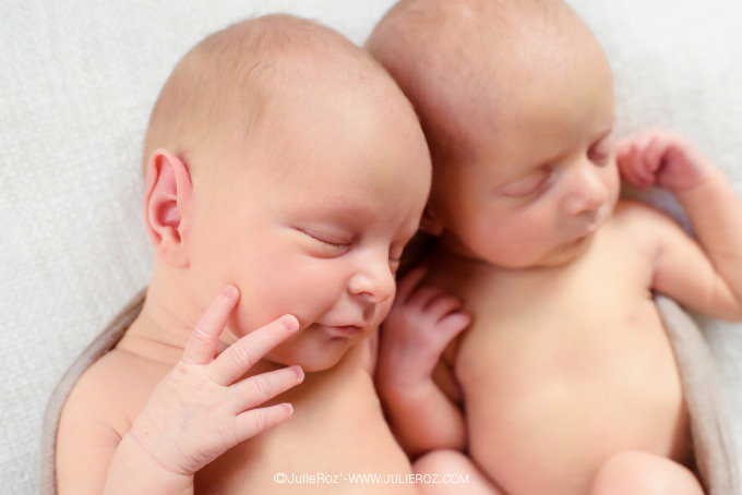 Séance photo bébé jumeaux domicile 94, photographe spécialiste nouveau-nés naissance Paris_8
