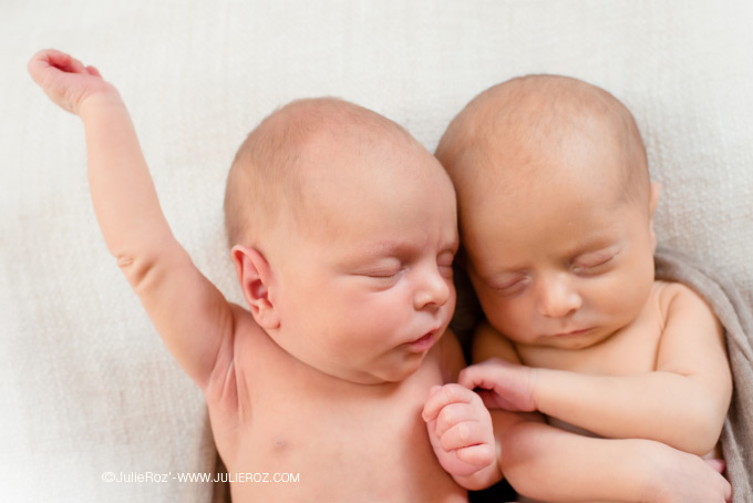 Séance photo bébé jumeaux domicile 94, photographe spécialiste nouveau-nés naissance Paris_5
