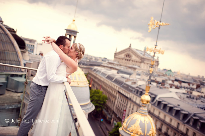 photographe_couple_toits_de_paris_love_session_day_after_JulieRoz_58 Photographe couple Paris : séance photos day after toits de Paris : Charlène et Julien_24
