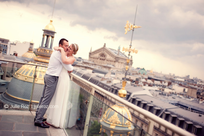 photographe_couple_toits_de_paris_love_session_day_after_JulieRoz_59 Photographe couple Paris : séance photos day after toits de Paris : Charlène et Julien_23
