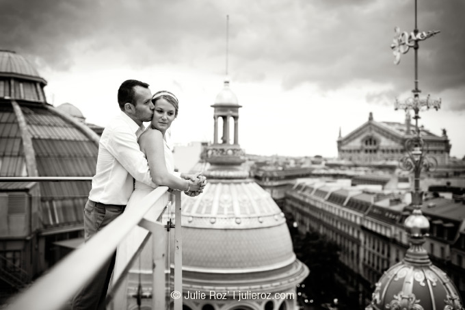 photographe_couple_toits_de_paris_love_session_day_after_JulieRoz_61 Photographe couple Paris : séance photos day after toits de Paris : Charlène et Julien_25