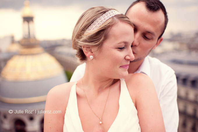 photographe_couple_toits_de_paris_love_session_day_after_JulieRoz_66 Photographe couple Paris : séance photos day after toits de Paris : Charlène et Julien_30