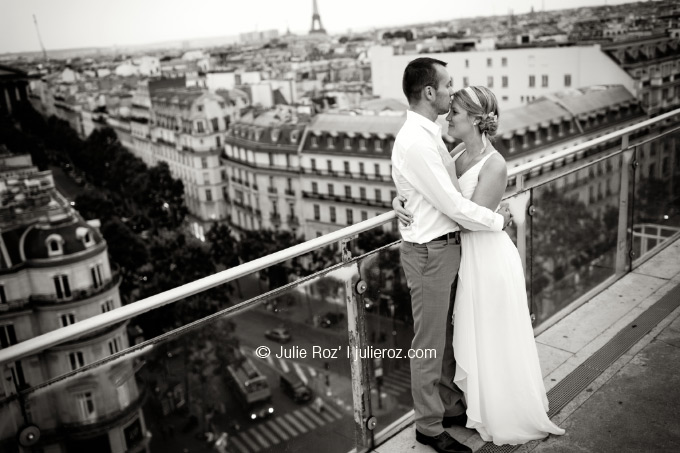 photographe_couple_toits_de_paris_love_session_day_after_JulieRoz_75 Photographe couple Paris : séance photos day after toits de Paris : Charlène et Julien_32