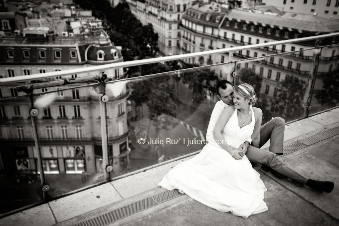 photographe_couple_toits_de_paris_love_session_day_after_JulieRoz_78 Photographe couple Paris : séance photos day after toits de Paris : Charlène et Julien_33