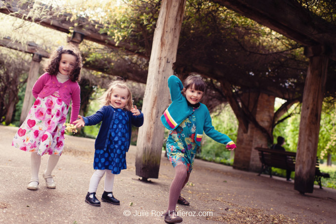 Séance photos enfants Issy, photographe famille 92 : Margot, Sara, Léna_6