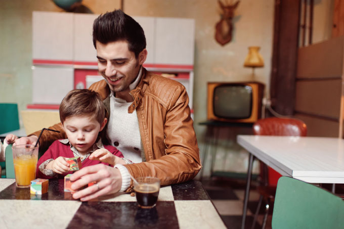 Photographe famille Paris : séance photos enfants Paris : Mila et Pablo_5