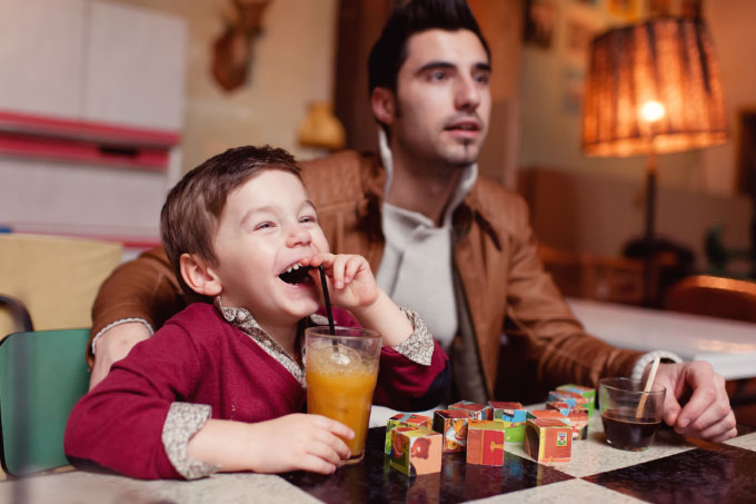 Photographe famille Paris : séance photos enfants Paris : Mila et Pablo_11