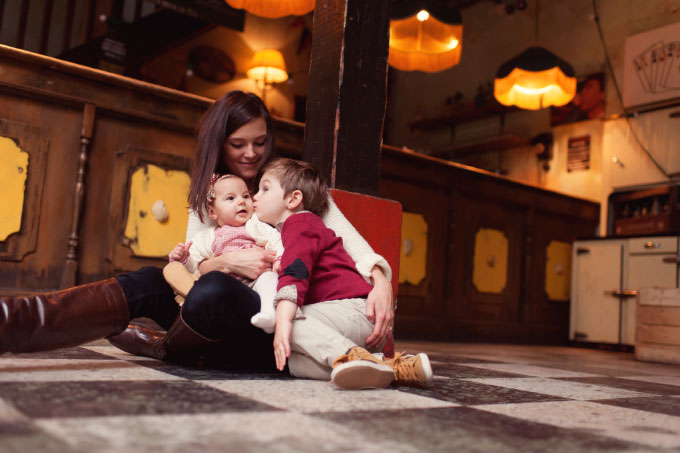 Photographe famille Paris : séance photos enfants Paris : Mila et Pablo_12