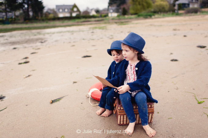 photographe_famille_bretagne_012_1 Photographe enfant famille Bretagne : séance photos mise en scène Saint-Malo : Calixte et Aliette_33