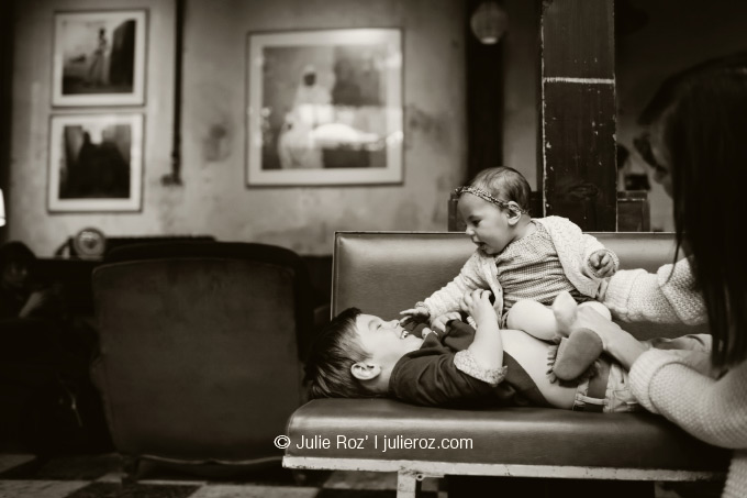Photographe famille Paris : séance photos enfants Paris : Mila et Pablo_31