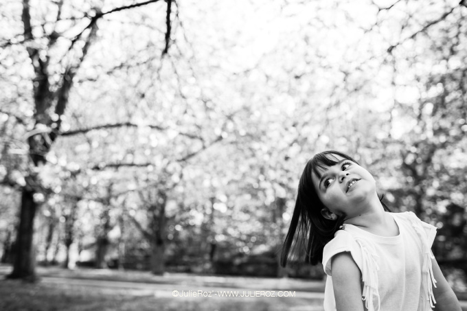 photographe_mere_fille_sceaux_92_18 Séance photos mère fille sous les cerisiers en fleurs Sceaux, photographe cerisiers parc Sceaux 92_17