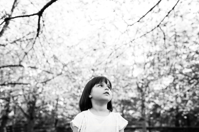 photographe_mere_fille_sceaux_92_19 Séance photos mère fille sous les cerisiers en fleurs Sceaux, photographe cerisiers parc Sceaux 92_15