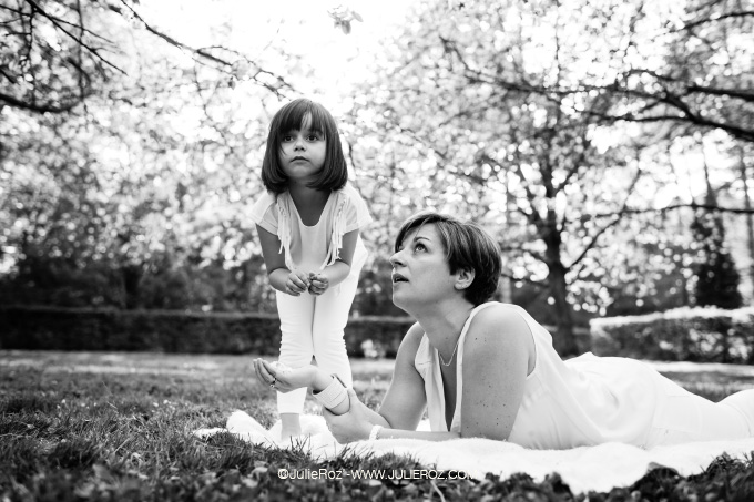 photographe_mere_fille_sceaux_92_23 Séance photos mère fille sous les cerisiers en fleurs Sceaux, photographe cerisiers parc Sceaux 92_19