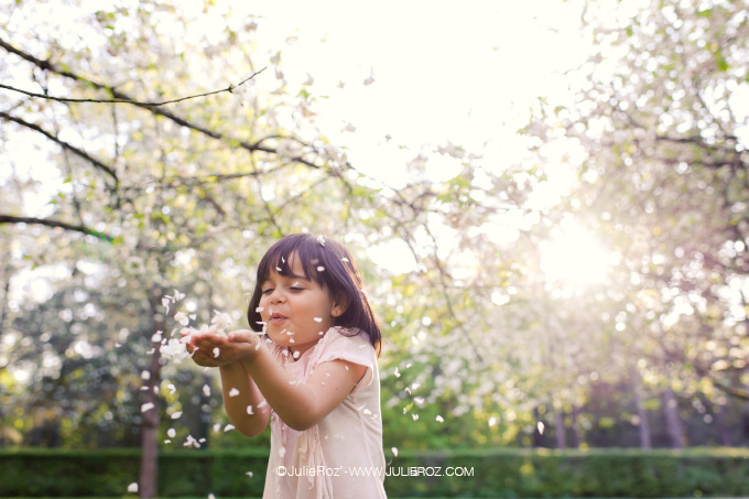 photographe_mere_fille_sceaux_92_25 Séance photos mère fille sous les cerisiers en fleurs Sceaux, photographe cerisiers parc Sceaux 92_22