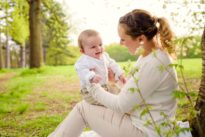 Photographe bebe 92, séance photo famille sous les cerisiers Sceaux_7