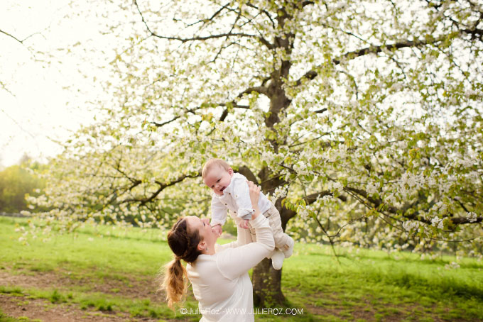 Photographe bebe 92, séance photo famille sous les cerisiers Sceaux_4