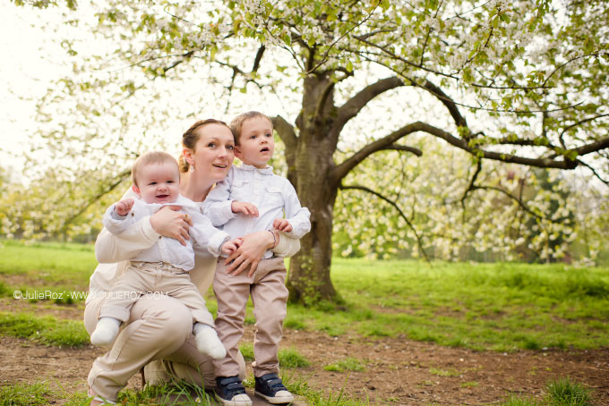 Photographe bebe 92, séance photo famille sous les cerisiers Sceaux_11