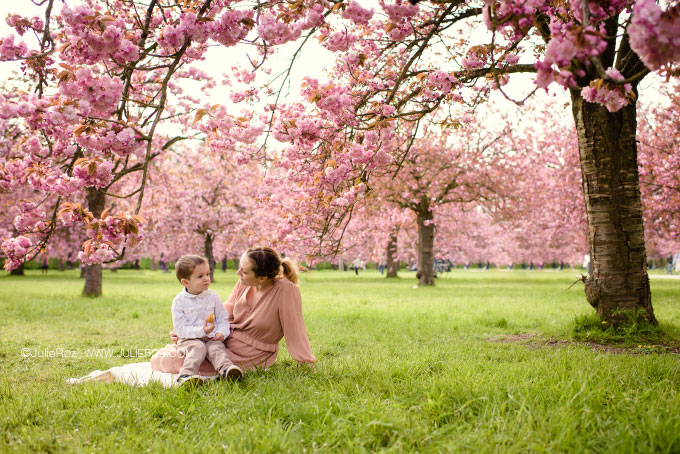 Photographe bebe 92, séance photo famille sous les cerisiers Sceaux_12