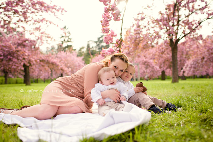 Photographe bebe 92, séance photo famille sous les cerisiers Sceaux_13