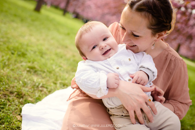 Photographe bebe 92, séance photo famille sous les cerisiers Sceaux_18