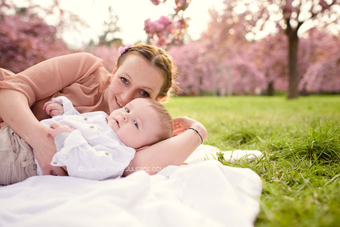 Photographe bebe 92, séance photo famille sous les cerisiers Sceaux_14