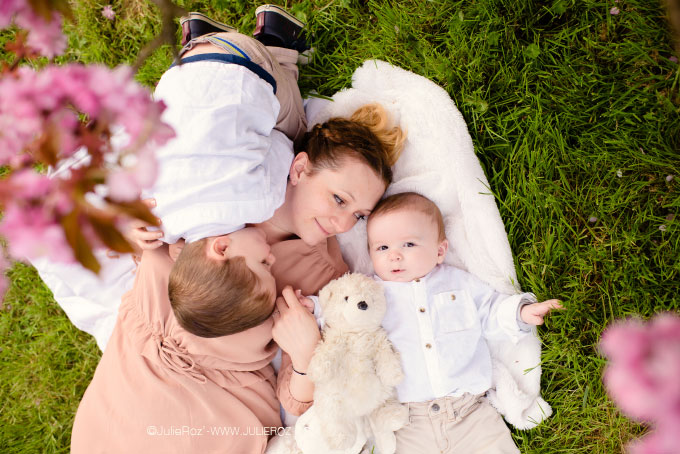 Photographe bebe 92, séance photo famille sous les cerisiers Sceaux_26