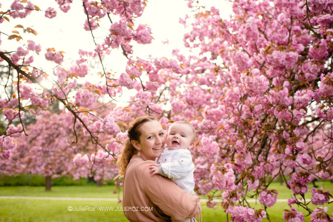 Photographe bebe 92, séance photo famille sous les cerisiers Sceaux_21