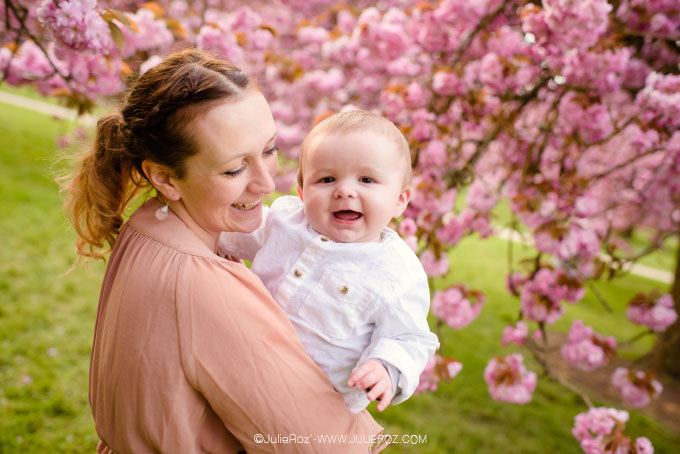 Photographe bebe 92, séance photo famille sous les cerisiers Sceaux_24