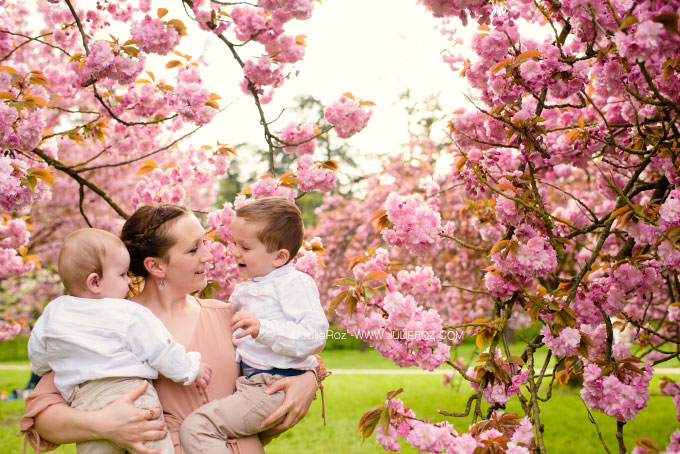 Photographe bebe 92, séance photo famille sous les cerisiers Sceaux_22