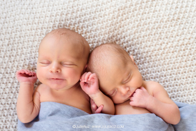 Séance photo bébé jumeaux domicile 94, photographe spécialiste nouveau-nés naissance Paris_25