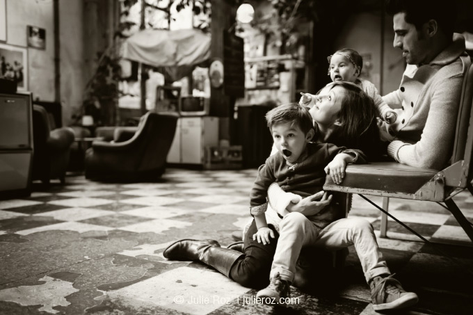 Photographe famille Paris : séance photos enfants Paris : Mila et Pablo_37