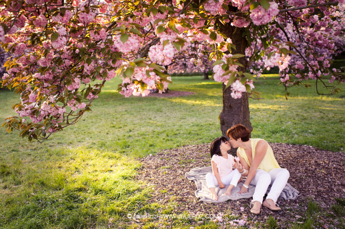 seance_photo_sceaux_cerisiers_92_29 Séance photos mère fille sous les cerisiers en fleurs Sceaux, photographe cerisiers parc Sceaux 92_27