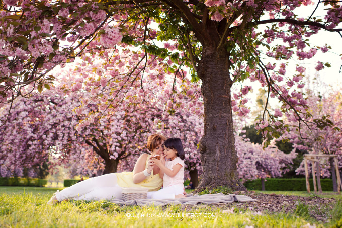 seance_photo_sceaux_cerisiers_92_30 Séance photos mère fille sous les cerisiers en fleurs Sceaux, photographe cerisiers parc Sceaux 92_29