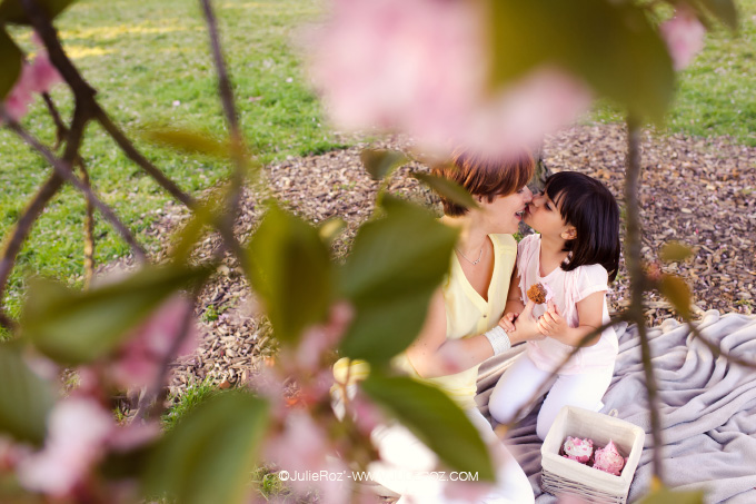 seance_photo_sceaux_cerisiers_92_31 Séance photos mère fille sous les cerisiers en fleurs Sceaux, photographe cerisiers parc Sceaux 92_28