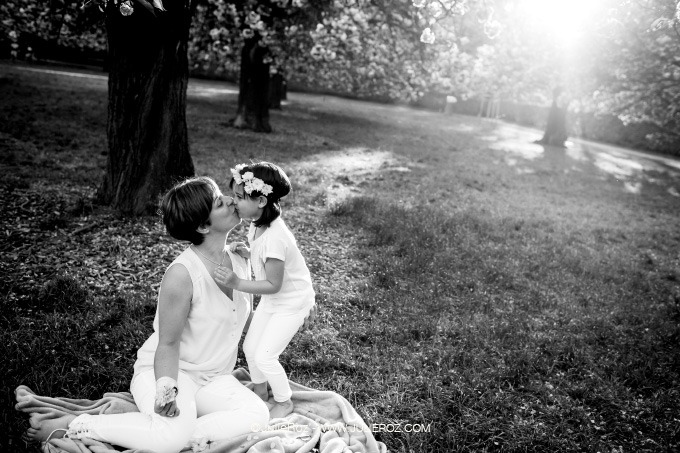 seance_photo_sceaux_cerisiers_92_34 Séance photos mère fille sous les cerisiers en fleurs Sceaux, photographe cerisiers parc Sceaux 92_33