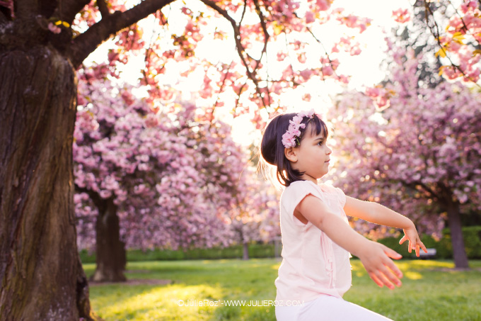 seance_photo_sceaux_cerisiers_92_37 Séance photos mère fille sous les cerisiers en fleurs Sceaux, photographe cerisiers parc Sceaux 92_34