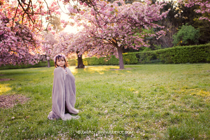 seance_photo_sceaux_cerisiers_92_44 Séance photos mère fille sous les cerisiers en fleurs Sceaux, photographe cerisiers parc Sceaux 92_40