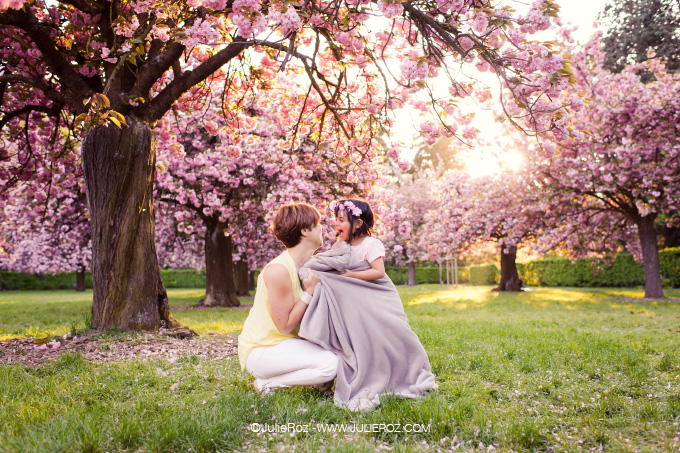 seance_photo_sceaux_cerisiers_92_45 Séance photos mère fille sous les cerisiers en fleurs Sceaux, photographe cerisiers parc Sceaux 92_42