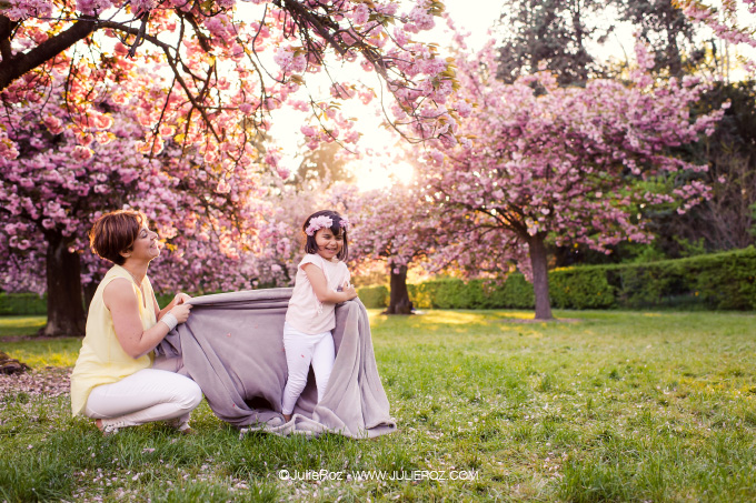 seance_photo_sceaux_cerisiers_92_46 Séance photos mère fille sous les cerisiers en fleurs Sceaux, photographe cerisiers parc Sceaux 92_43