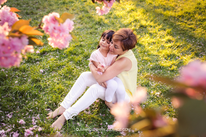 seance_photo_sceaux_cerisiers_92_55 Séance photos mère fille sous les cerisiers en fleurs Sceaux, photographe cerisiers parc Sceaux 92_49