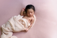 Photo de l'article Photographe spécialiste nouveau né, apsnn, photo bébé domicile Paris : Iris